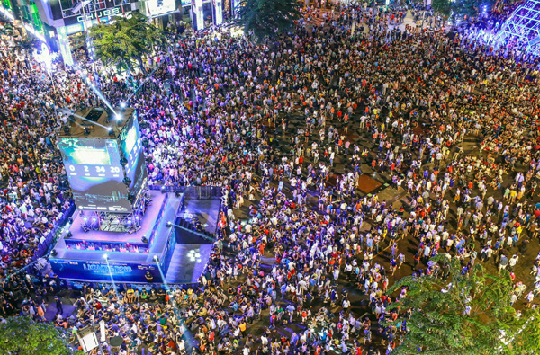 Fireworks return as Vietnam welcomes 2018 - Go Asia Travel